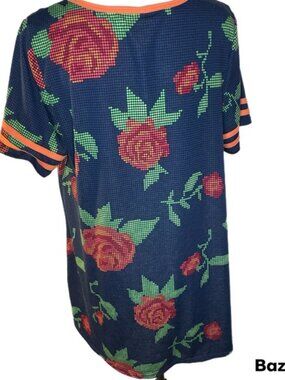 Sz L LuLaRoe Pixalated Roses Short Sleeve Top Womens  Tee Shirt